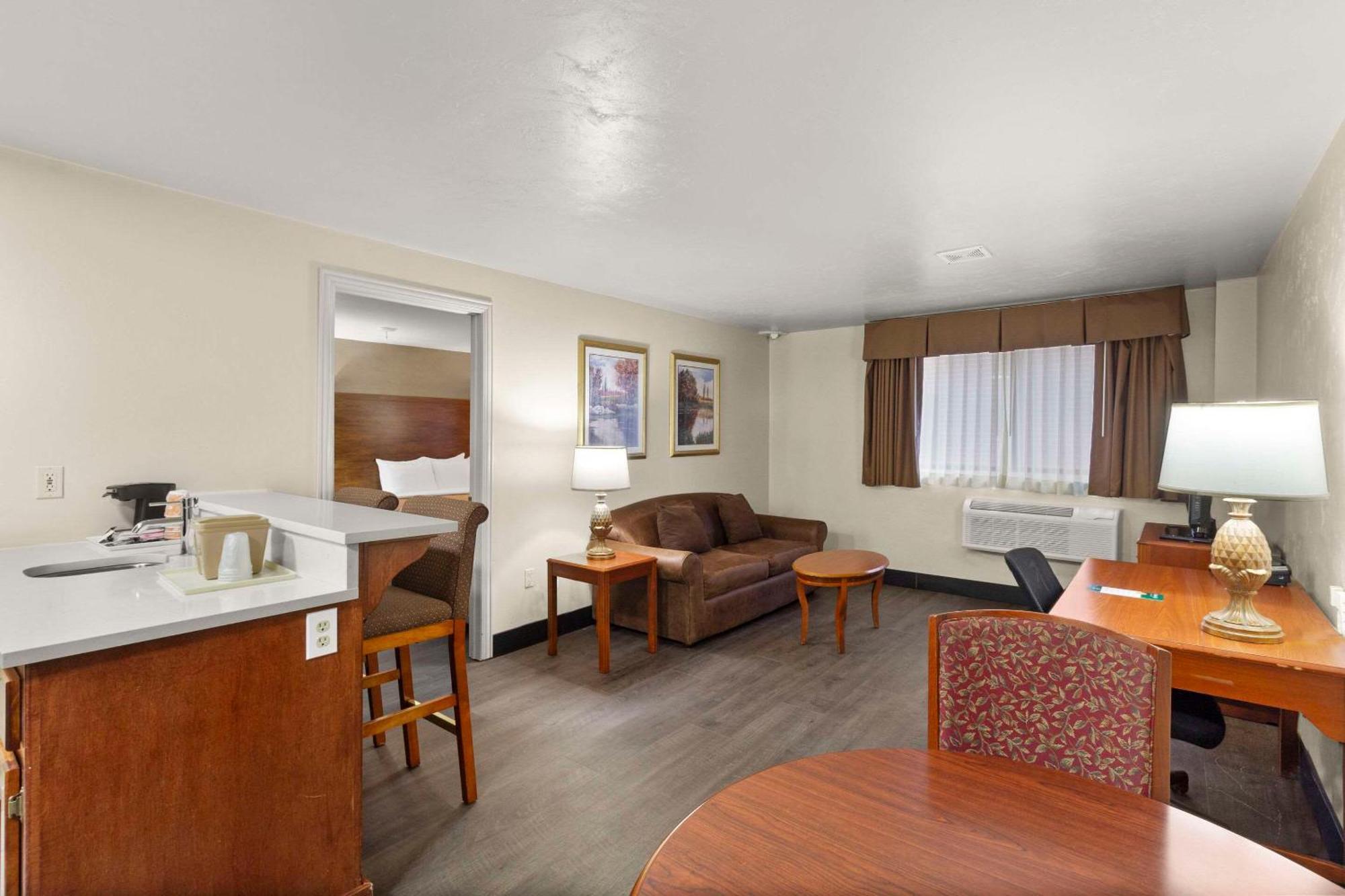 Quality Inn & Suites Downtown Green Bay Exterior foto